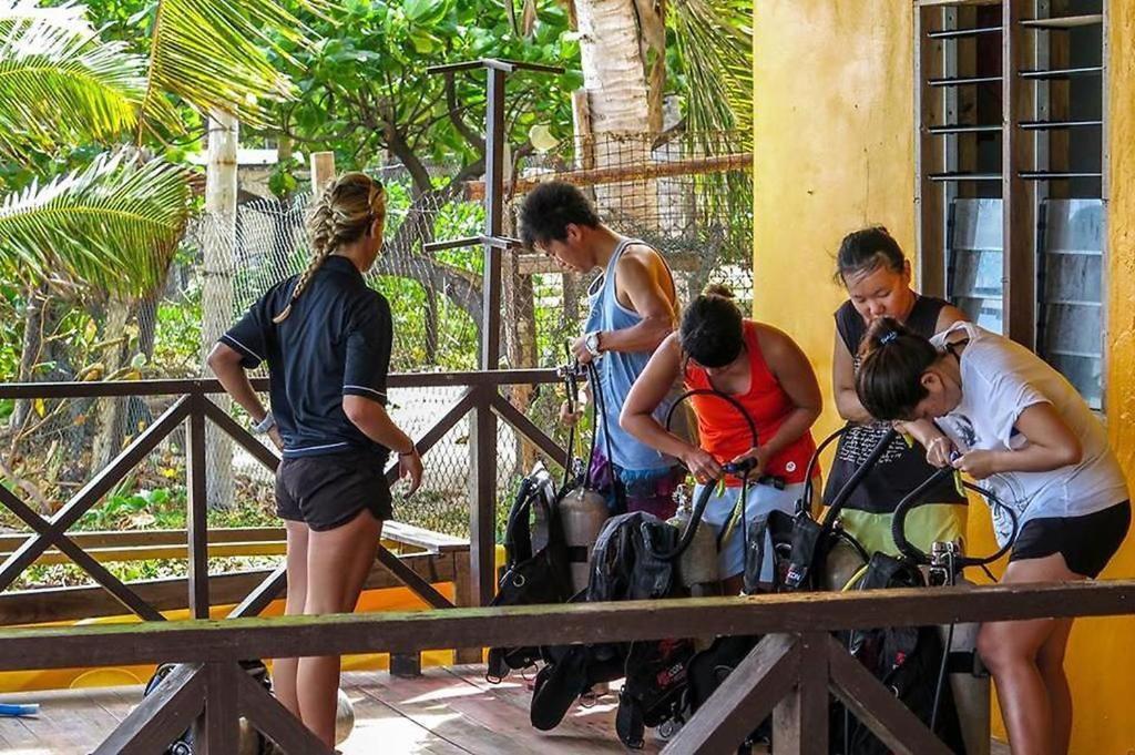 Ratu Kini Dive & Stay جزيرة مانا المظهر الخارجي الصورة
