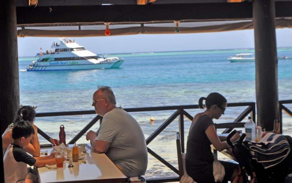 Ratu Kini Dive & Stay جزيرة مانا المظهر الخارجي الصورة