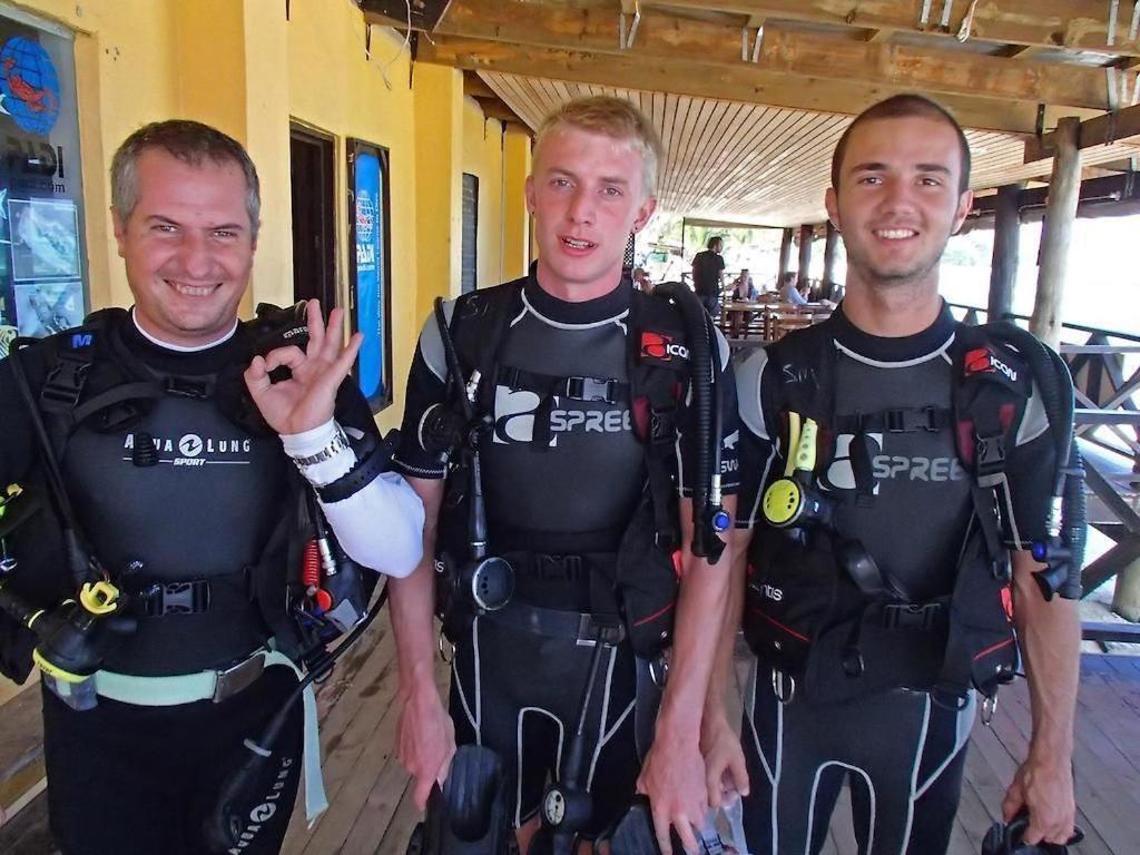 Ratu Kini Dive & Stay جزيرة مانا المظهر الخارجي الصورة